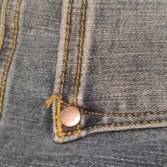 Judy Blue Distressed Jeans - Picture 8 of 10